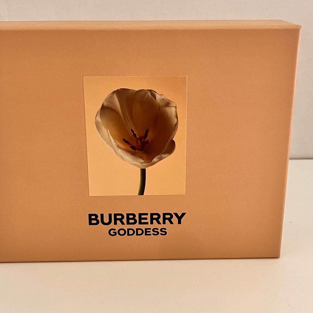 🌹Burberry Goddess Perfume Box